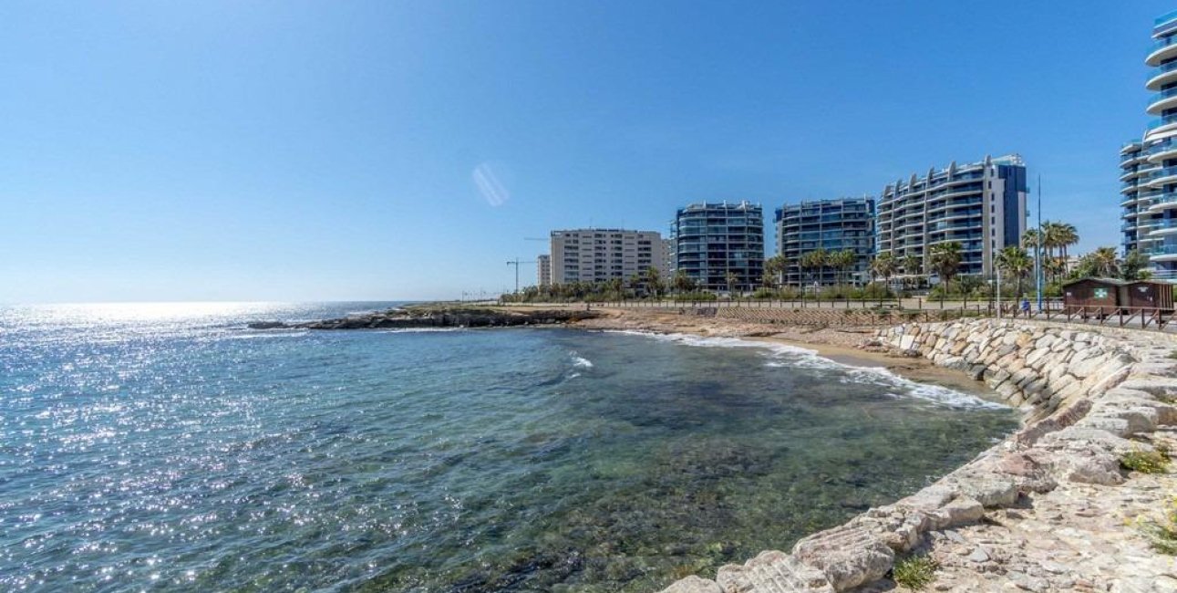 Resale - Apartment / flat -
Torrevieja - Punta prima