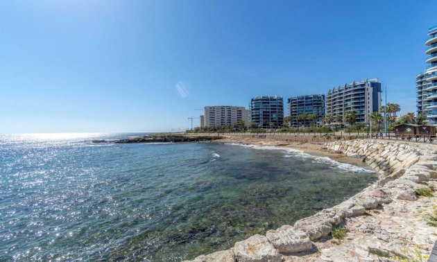 Resale - Apartment / flat -
Torrevieja - Punta prima