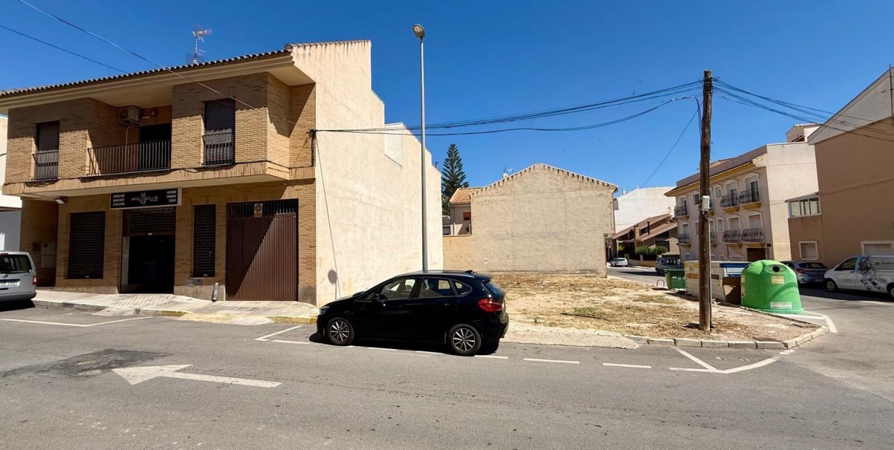 Reventa - Parcela / Terreno -
San Miguel de Salinas - CENTRO URBANO