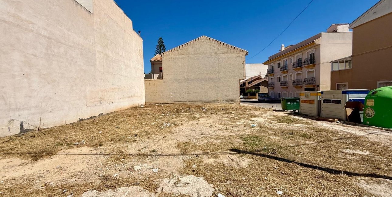 Reventa - Parcela / Terreno -
San Miguel de Salinas - CENTRO URBANO