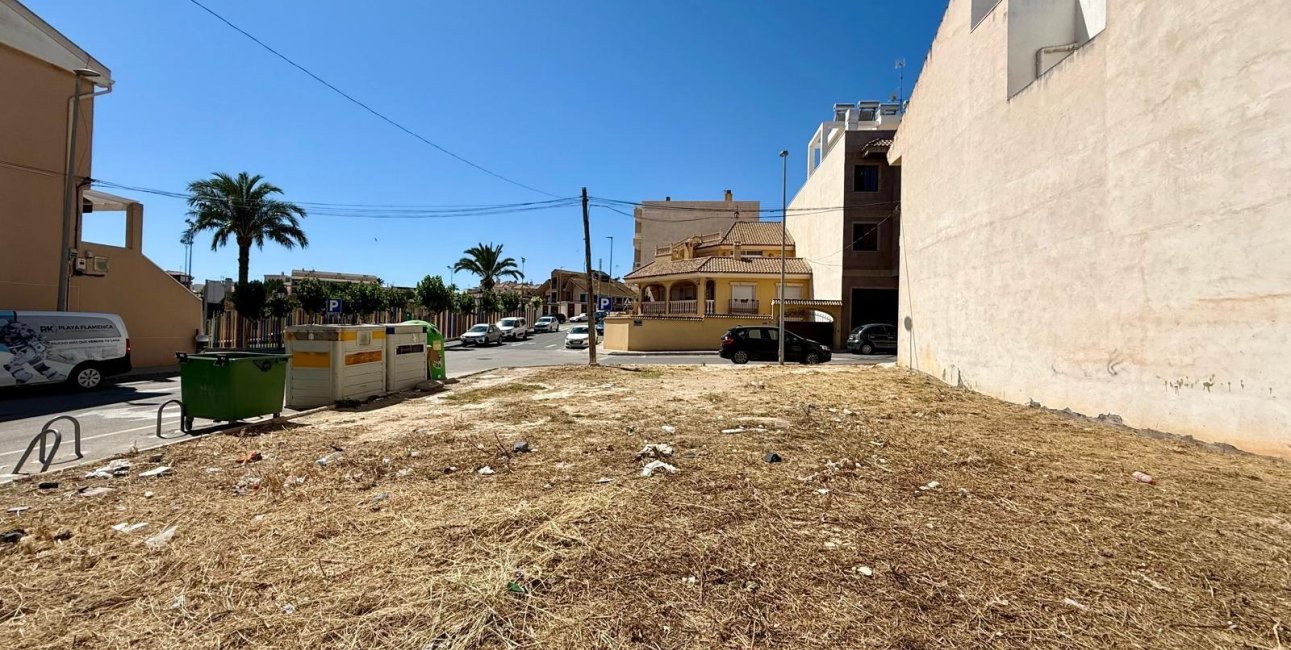 Reventa - Parcela / Terreno -
San Miguel de Salinas - CENTRO URBANO