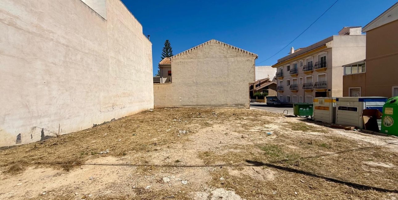 Reventa - Parcela / Terreno -
San Miguel de Salinas - CENTRO URBANO