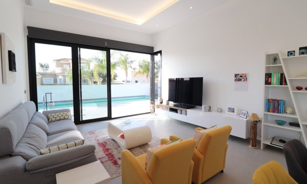 Reventa - Villa -
Formentera del Segura - Fincas de La Vega