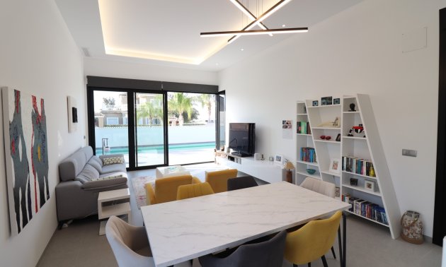 Reventa - Villa -
Formentera del Segura - Fincas de La Vega