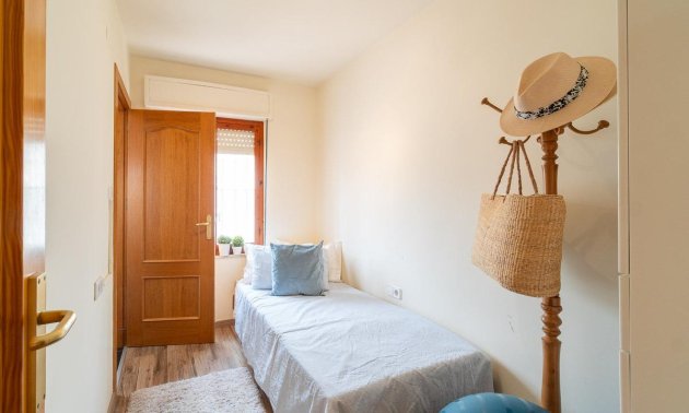 Reventa - Apartamento / piso -
Torrevieja - Playa de los Naufragos