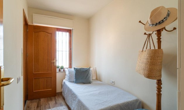 Reventa - Apartamento / piso -
Torrevieja - Playa de los Naufragos