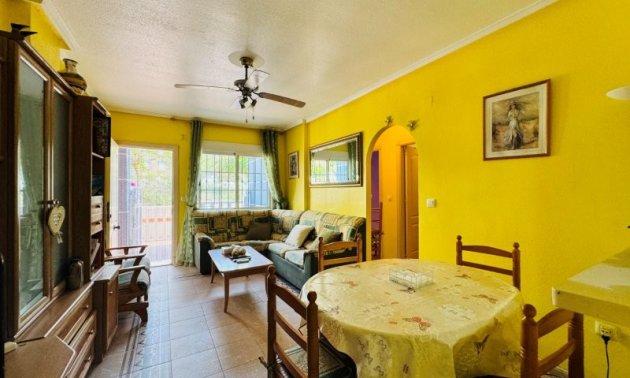 Reventa - Apartamento / piso -
Torrevieja - Pinada Beach II