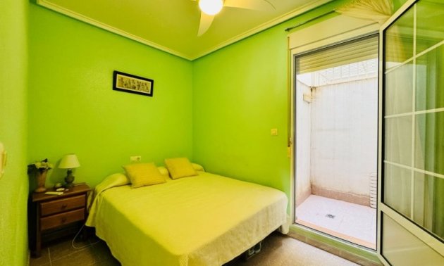 Reventa - Apartamento / piso -
Torrevieja - Pinada Beach II