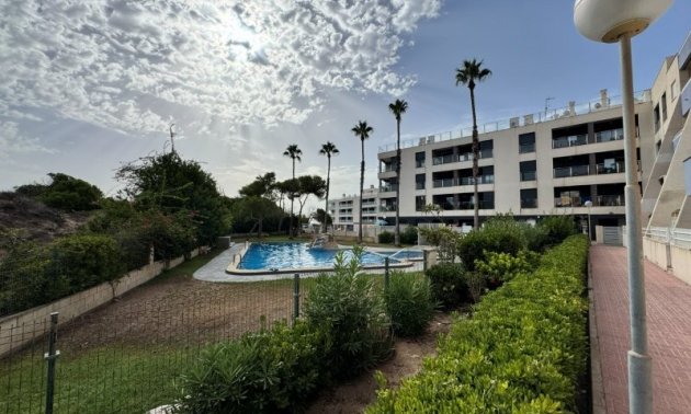 Reventa - Apartamento / piso -
Torrevieja - Pinada Beach II