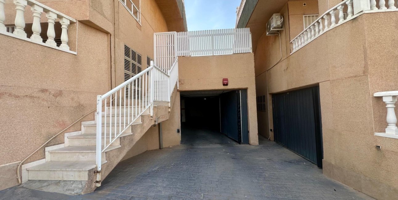 Resale - Garage -
Torrevieja - Cabo cervera