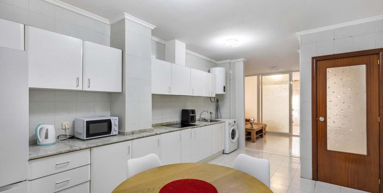 Resale - Apartment / flat -
Torrevieja - Centro