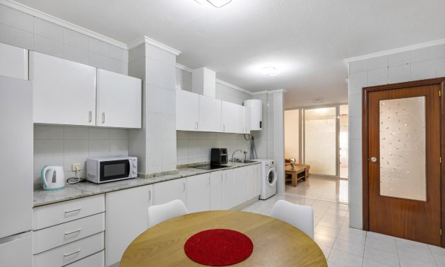 Resale - Apartment / flat -
Torrevieja - Centro