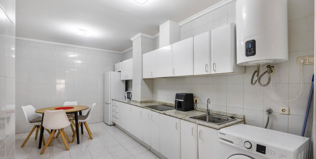 Resale - Apartment / flat -
Torrevieja - Centro