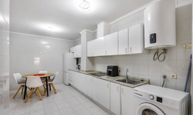 Resale - Apartment / flat -
Torrevieja - Centro