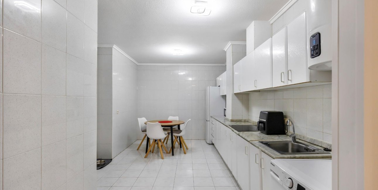 Resale - Apartment / flat -
Torrevieja - Centro