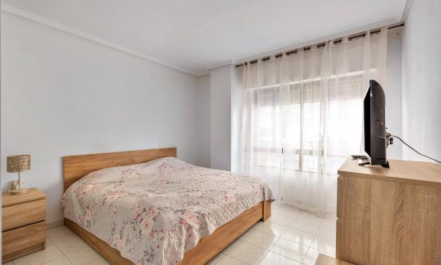 Resale - Apartment / flat -
Torrevieja - Centro