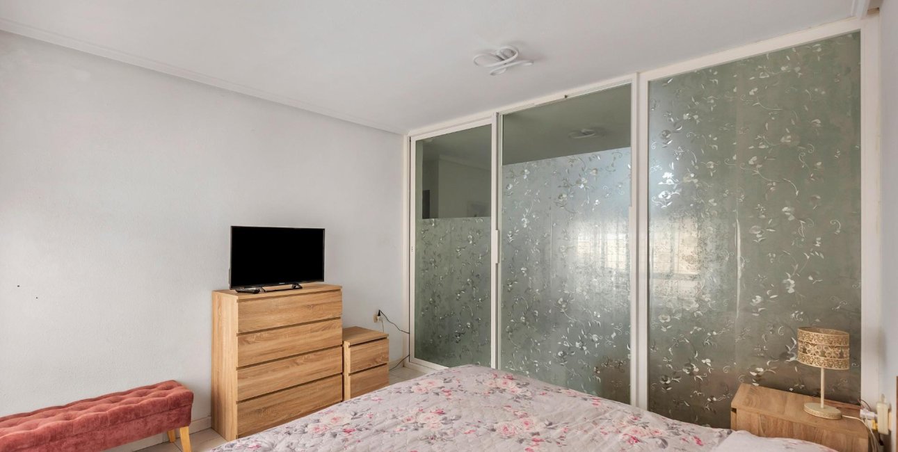 Resale - Apartment / flat -
Torrevieja - Centro