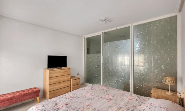 Resale - Apartment / flat -
Torrevieja - Centro
