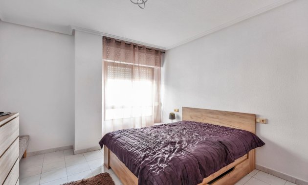 Resale - Apartment / flat -
Torrevieja - Centro