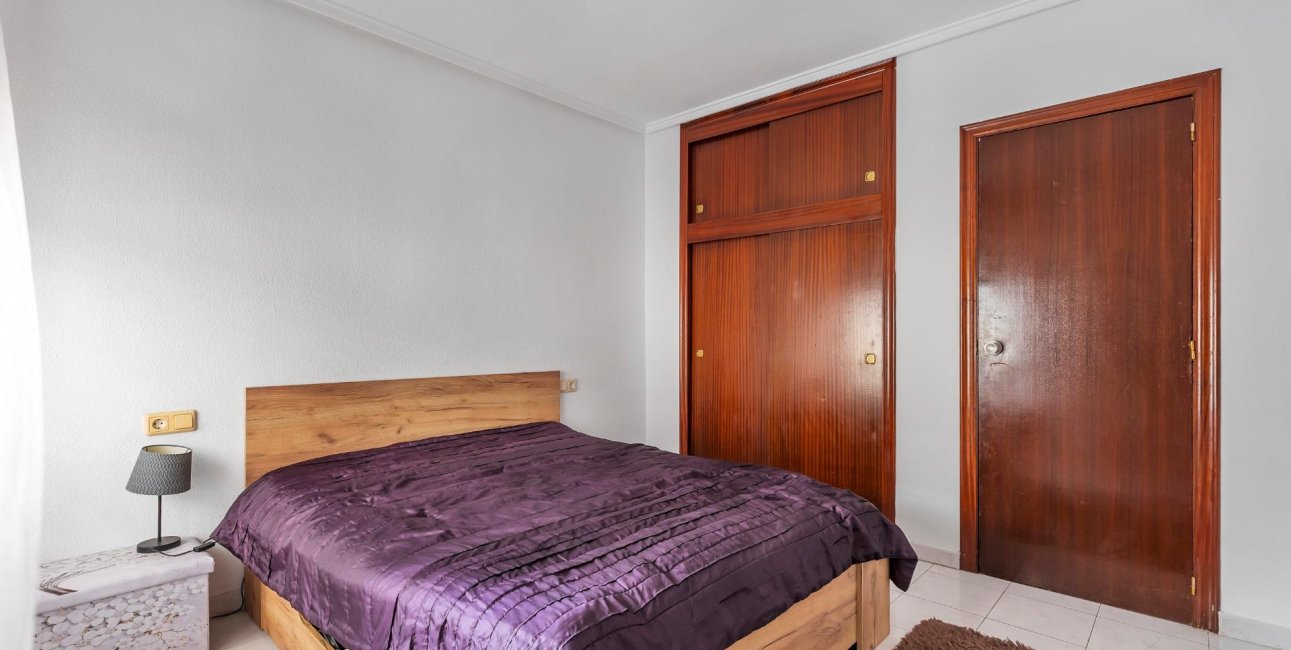 Resale - Apartment / flat -
Torrevieja - Centro