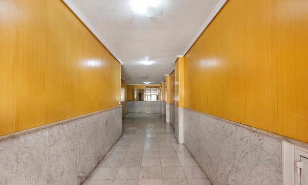 Resale - Apartment / flat -
Torrevieja - Centro