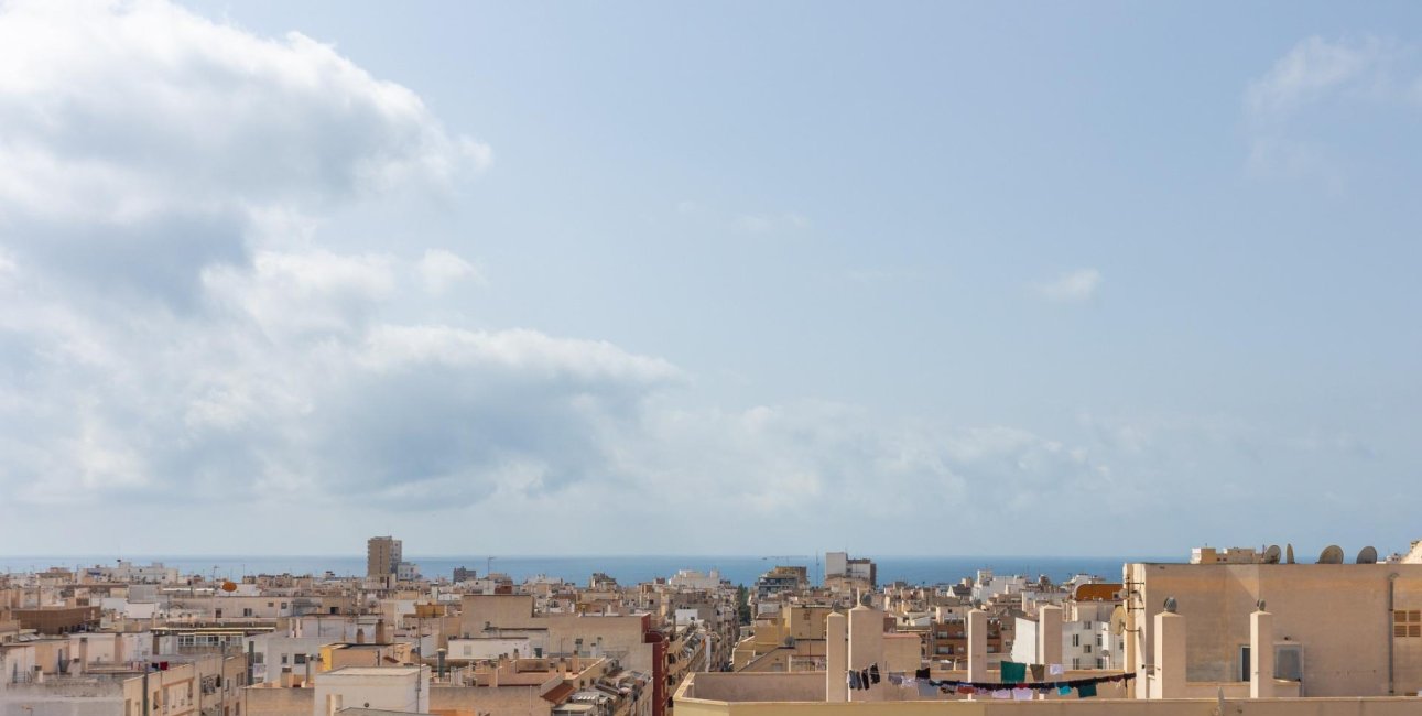 Resale - Apartment / flat -
Torrevieja - Centro