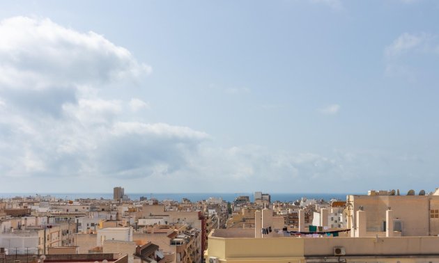 Resale - Apartment / flat -
Torrevieja - Centro
