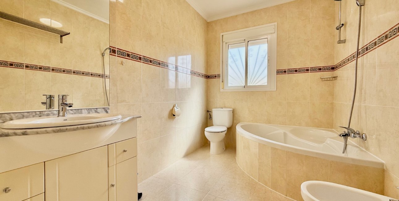 Resale - Townhouse -
Ciudad Quesada - Doña Pepa