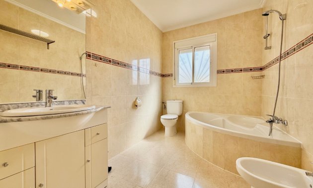 Resale - Townhouse -
Ciudad Quesada - Doña Pepa