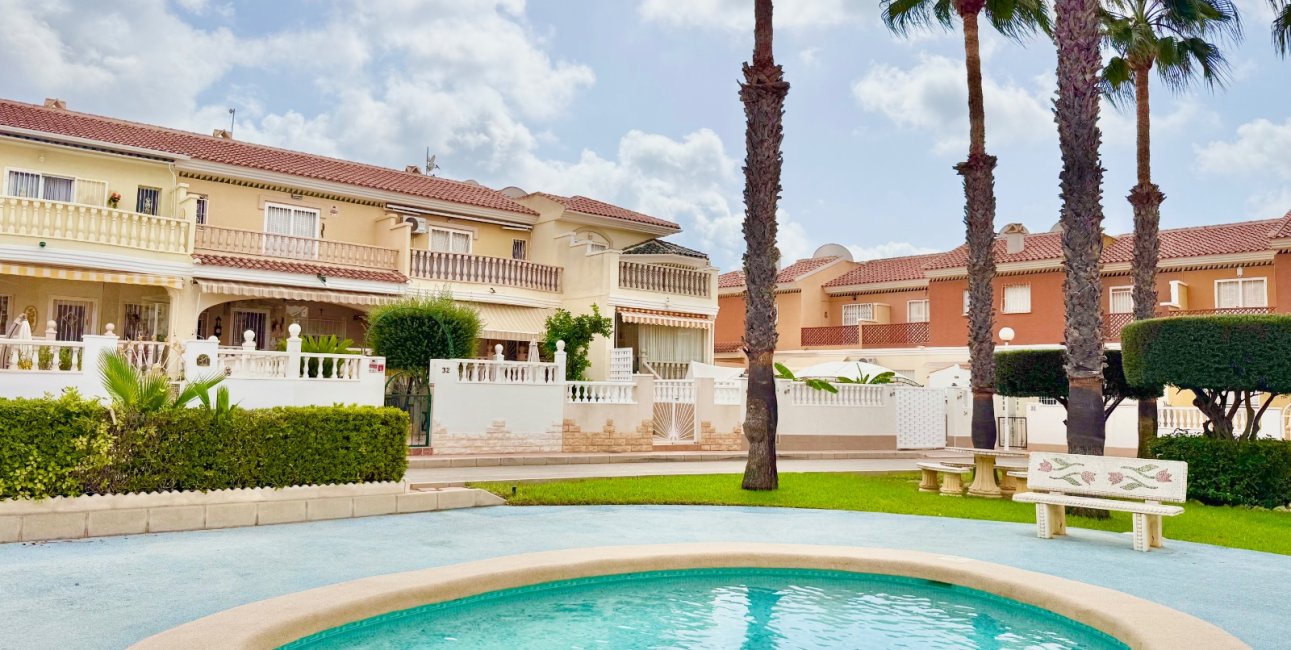 Resale - Townhouse -
Ciudad Quesada - Doña Pepa