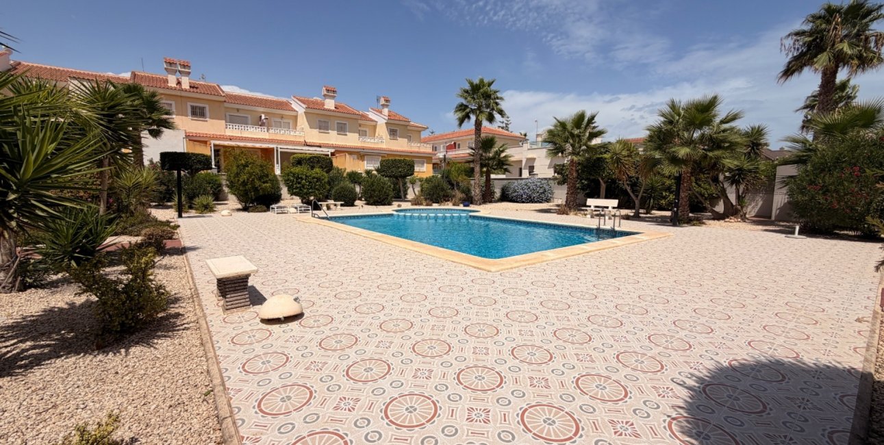 Resale - Townhouse -
Ciudad Quesada - Doña Pepa