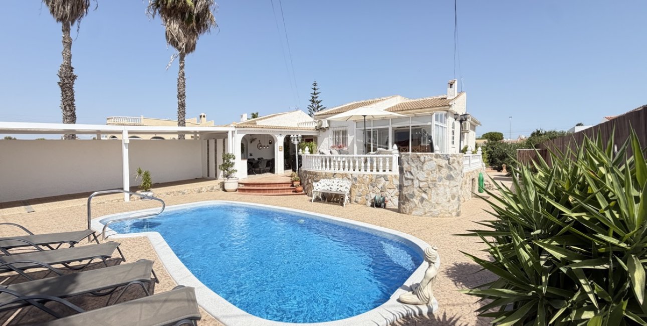 Resale - Villa -
Torrevieja - San Luis
