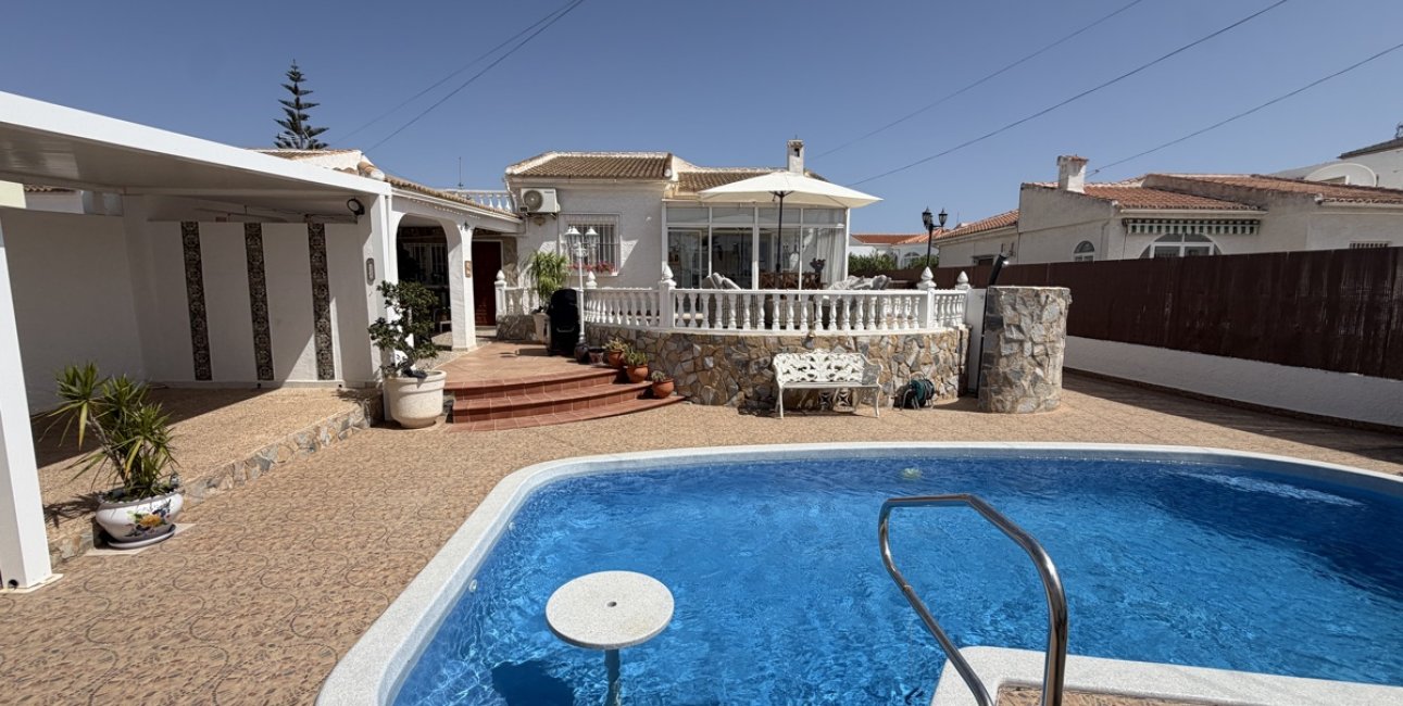 Resale - Villa -
Torrevieja - San Luis