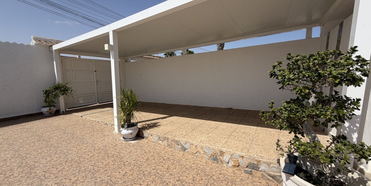 Resale - Villa -
Torrevieja - San Luis