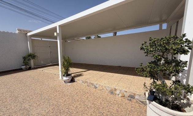 Resale - Villa -
Torrevieja - San Luis