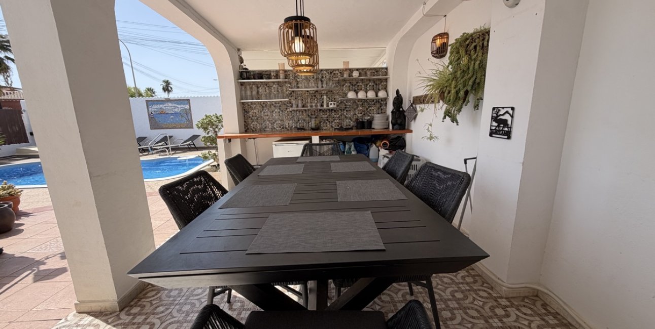 Resale - Villa -
Torrevieja - San Luis