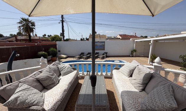 Resale - Villa -
Torrevieja - San Luis
