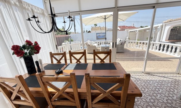 Resale - Villa -
Torrevieja - San Luis
