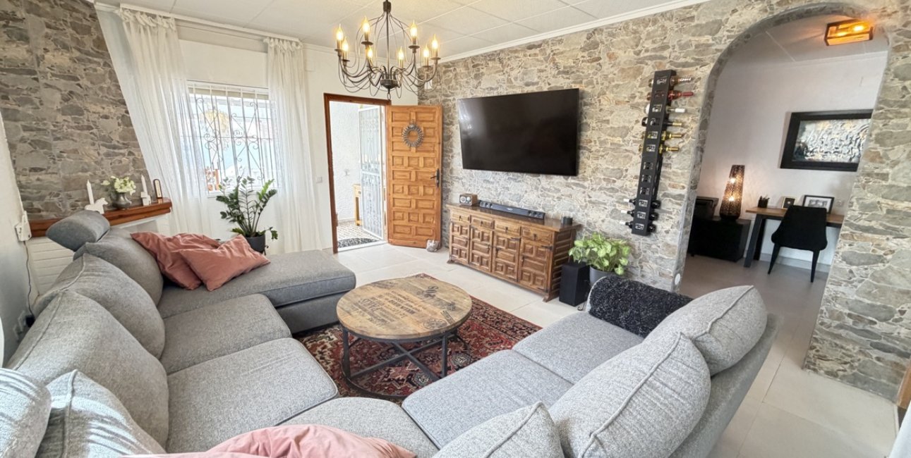 Resale - Villa -
Torrevieja - San Luis