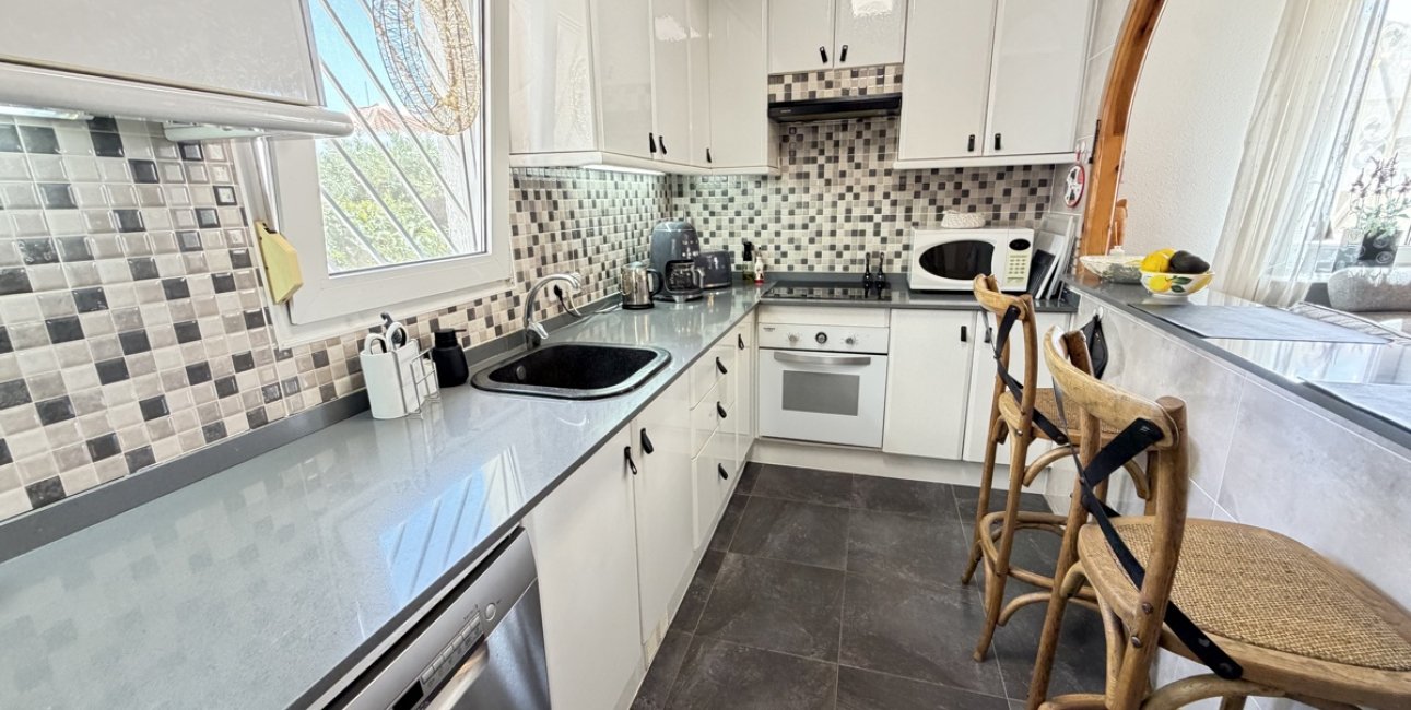 Resale - Villa -
Torrevieja - San Luis