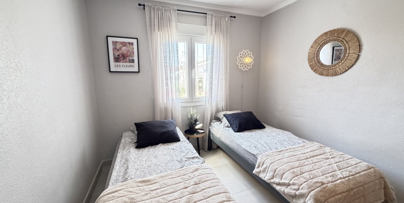 Resale - Villa -
Torrevieja - San Luis