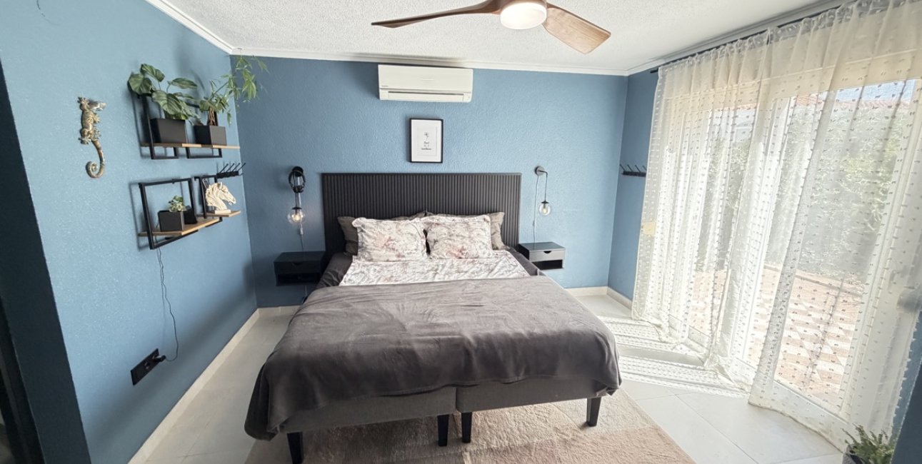 Resale - Villa -
Torrevieja - San Luis