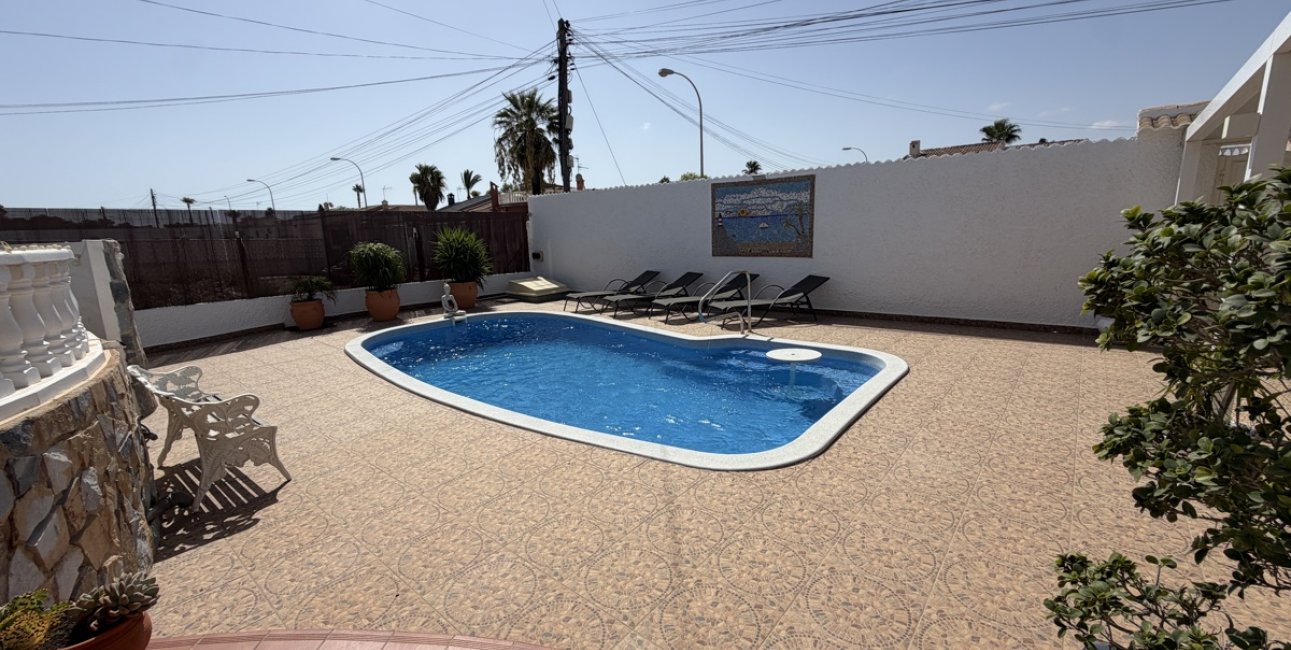 Resale - Villa -
Torrevieja - San Luis