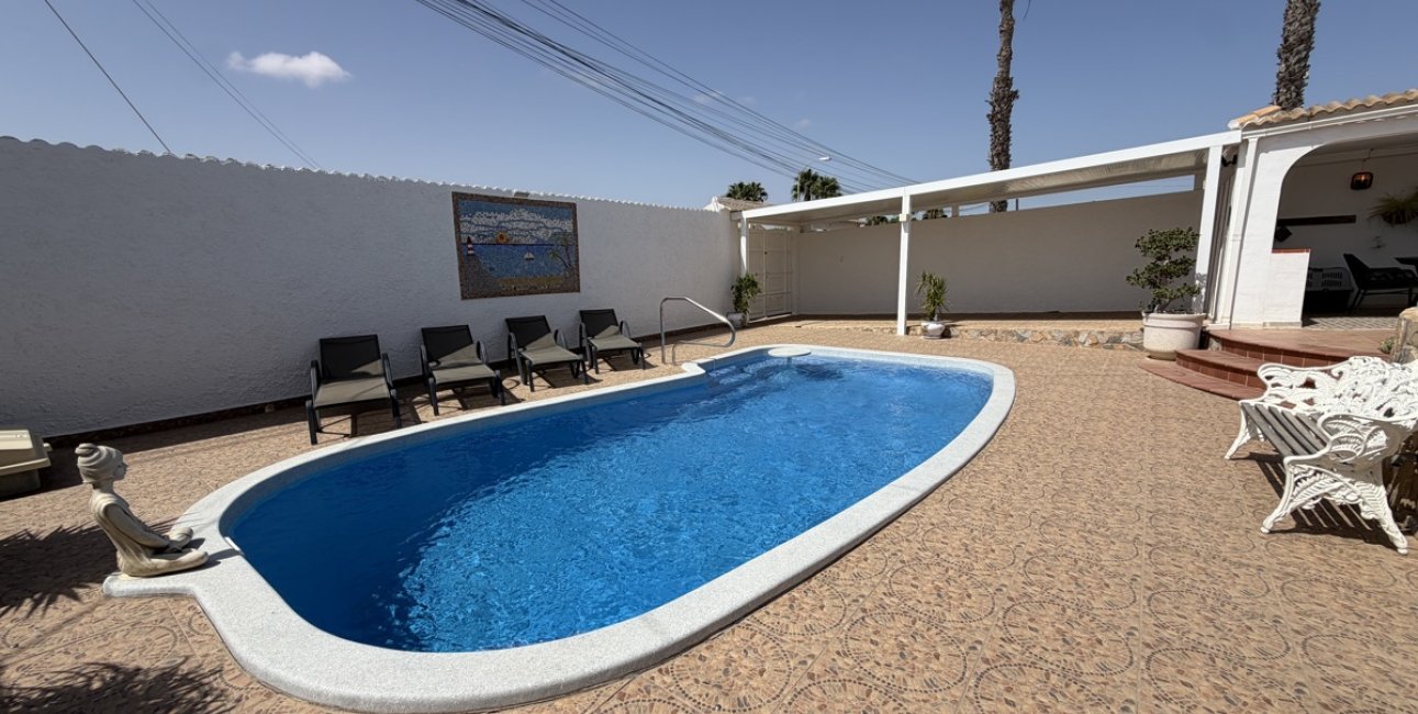 Resale - Villa -
Torrevieja - San Luis