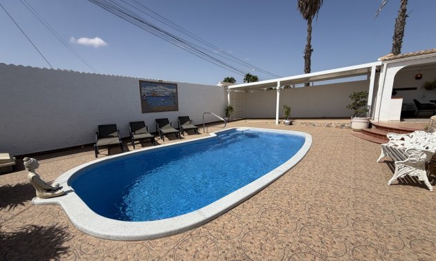 Resale - Villa -
Torrevieja - San Luis