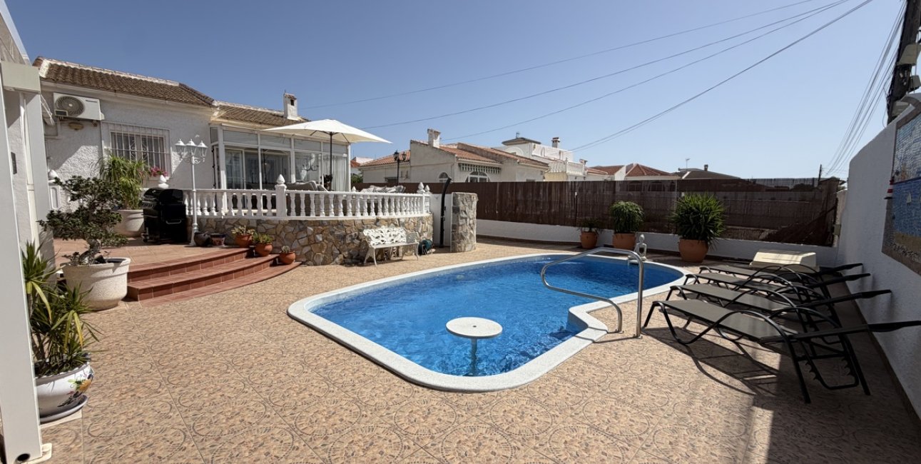 Resale - Villa -
Torrevieja - San Luis