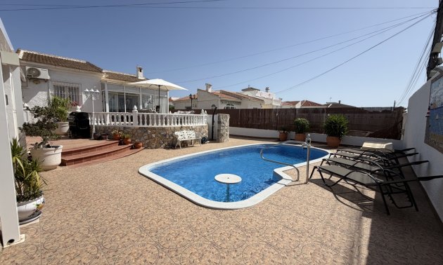 Resale - Villa -
Torrevieja - San Luis