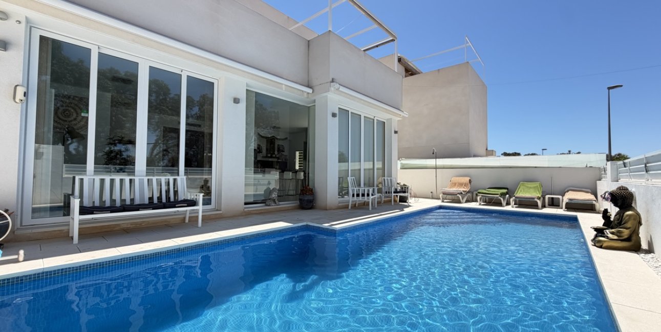 Resale - Villa -
Orihuela Costa - Mil Palmeras