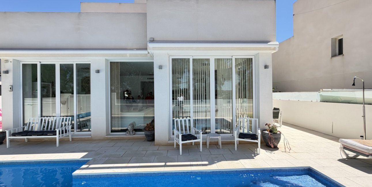 Resale - Villa -
Orihuela Costa - Mil Palmeras