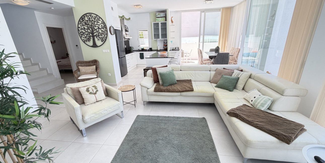 Resale - Villa -
Orihuela Costa - Mil Palmeras